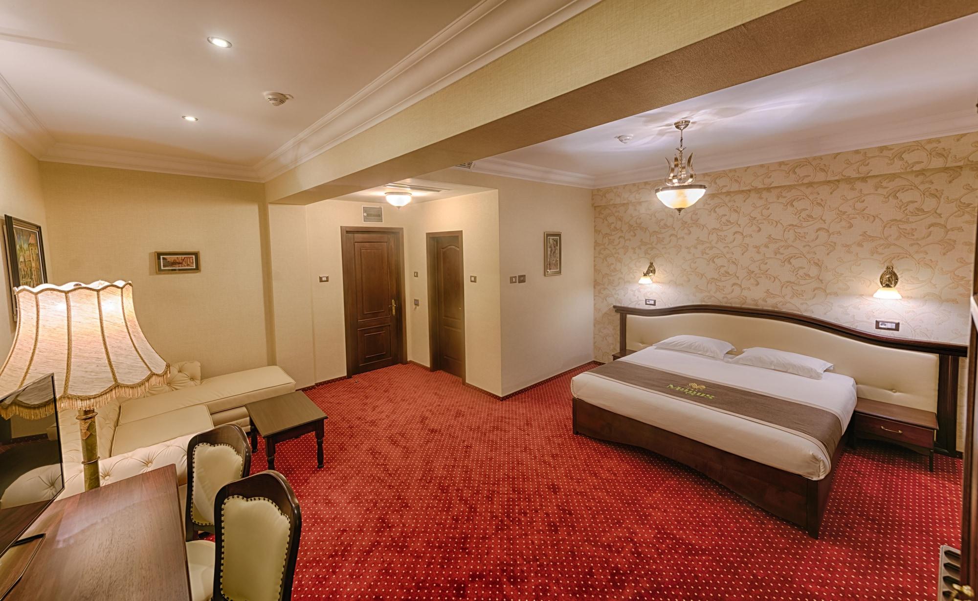 Magus Hotel Бая Маре Екстериор снимка