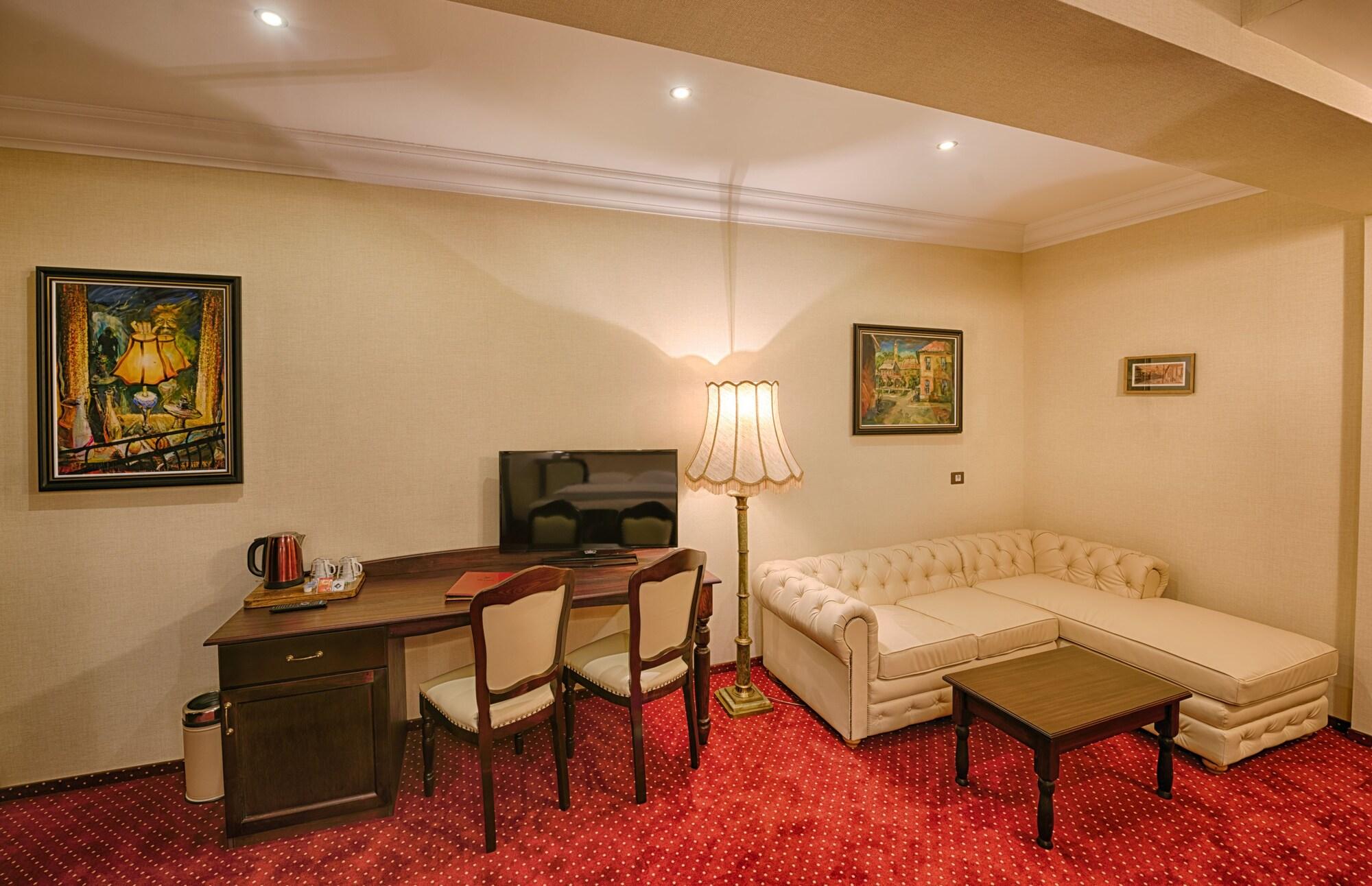 Magus Hotel Бая Маре Екстериор снимка