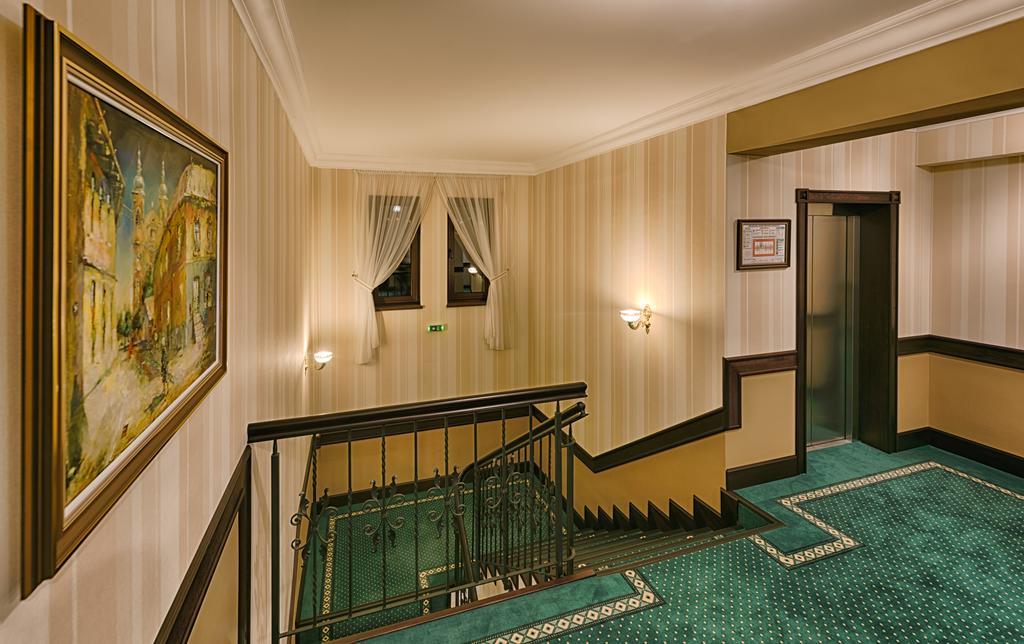 Magus Hotel Бая Маре Екстериор снимка