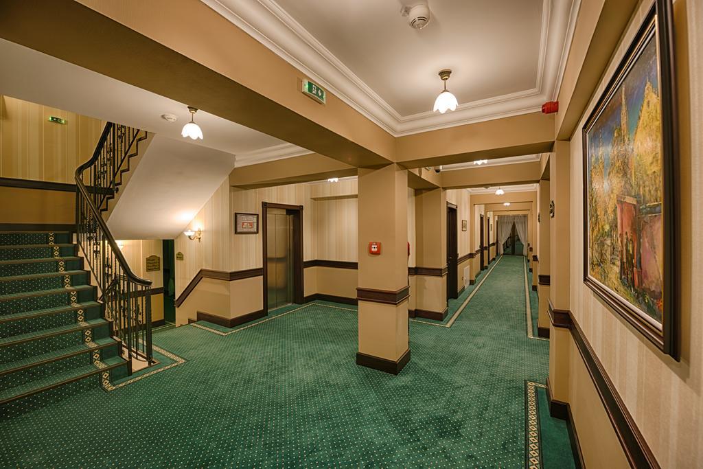 Magus Hotel Бая Маре Екстериор снимка
