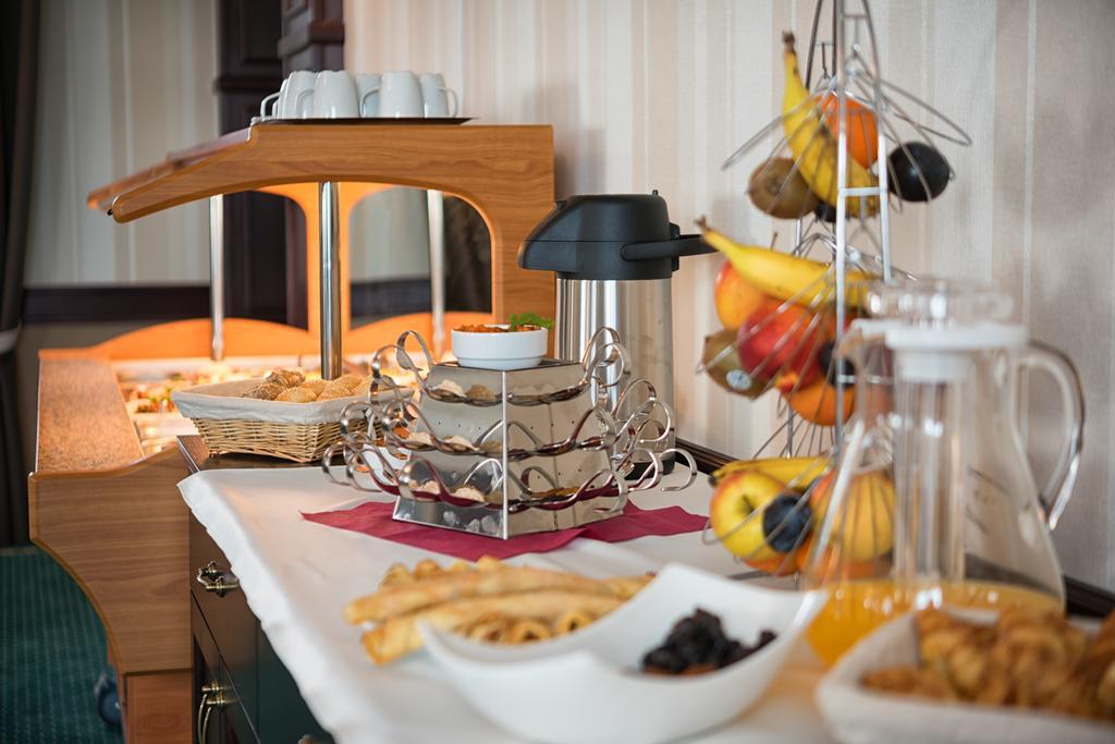 Magus Hotel Бая Маре Екстериор снимка