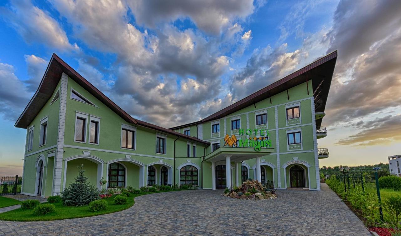 Magus Hotel Бая Маре Екстериор снимка