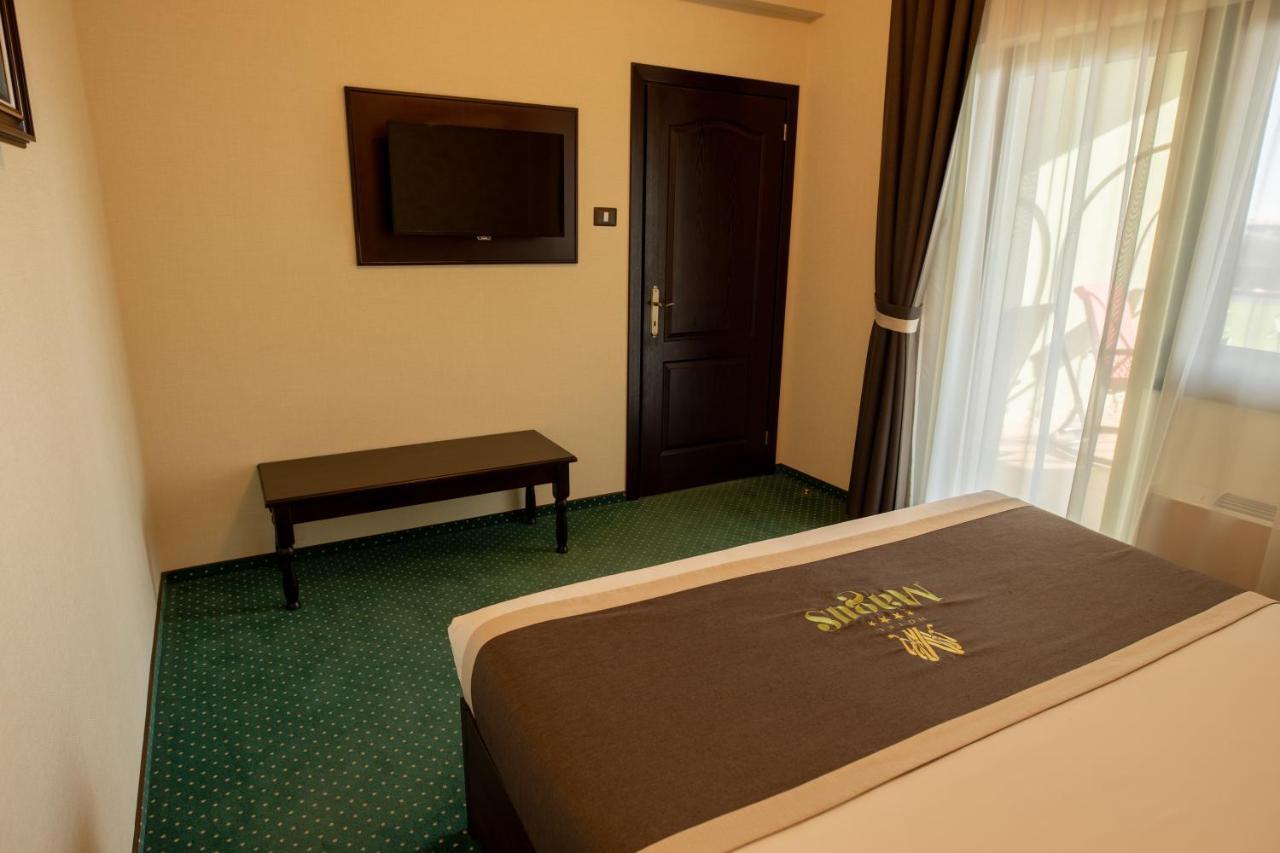Magus Hotel Бая Маре Екстериор снимка