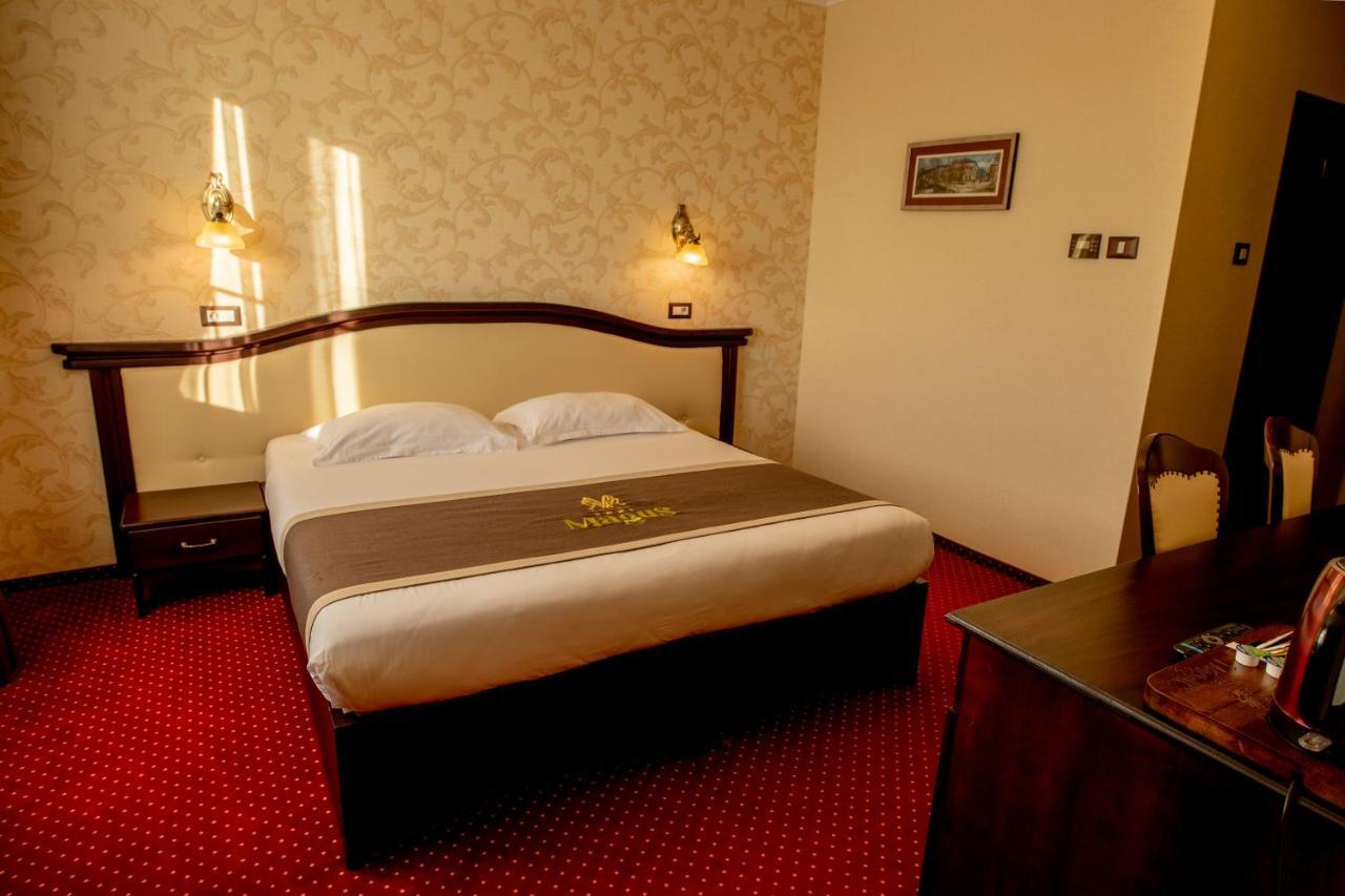 Magus Hotel Бая Маре Екстериор снимка