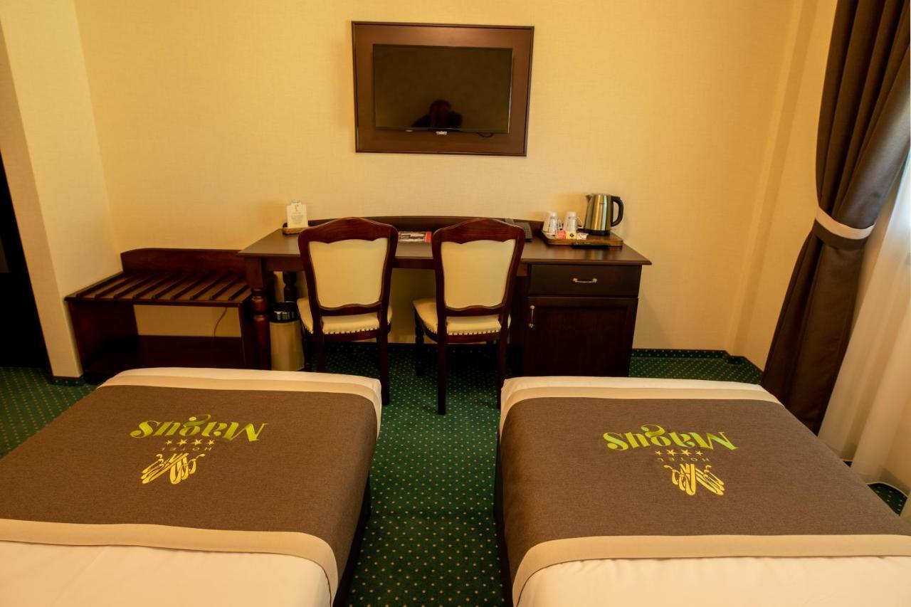 Magus Hotel Бая Маре Екстериор снимка