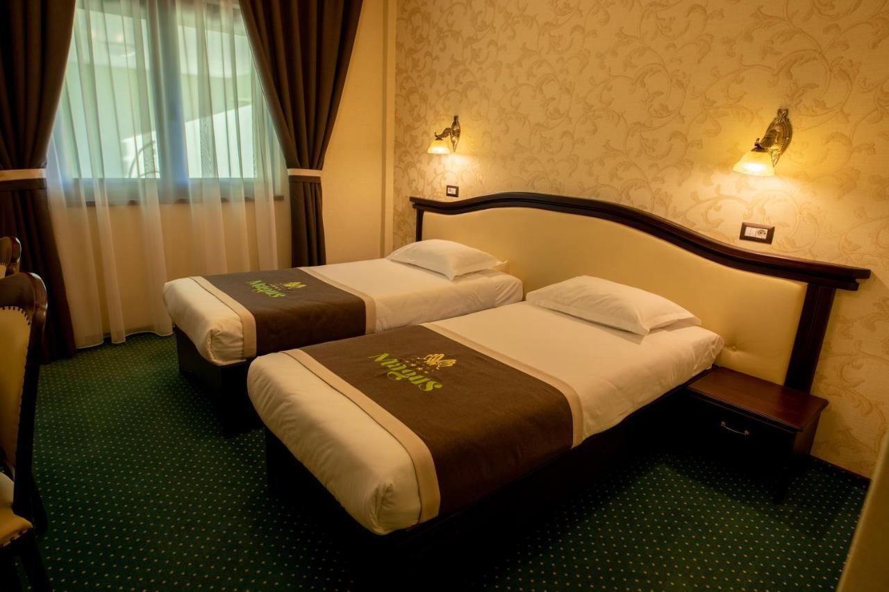 Magus Hotel Бая Маре Екстериор снимка