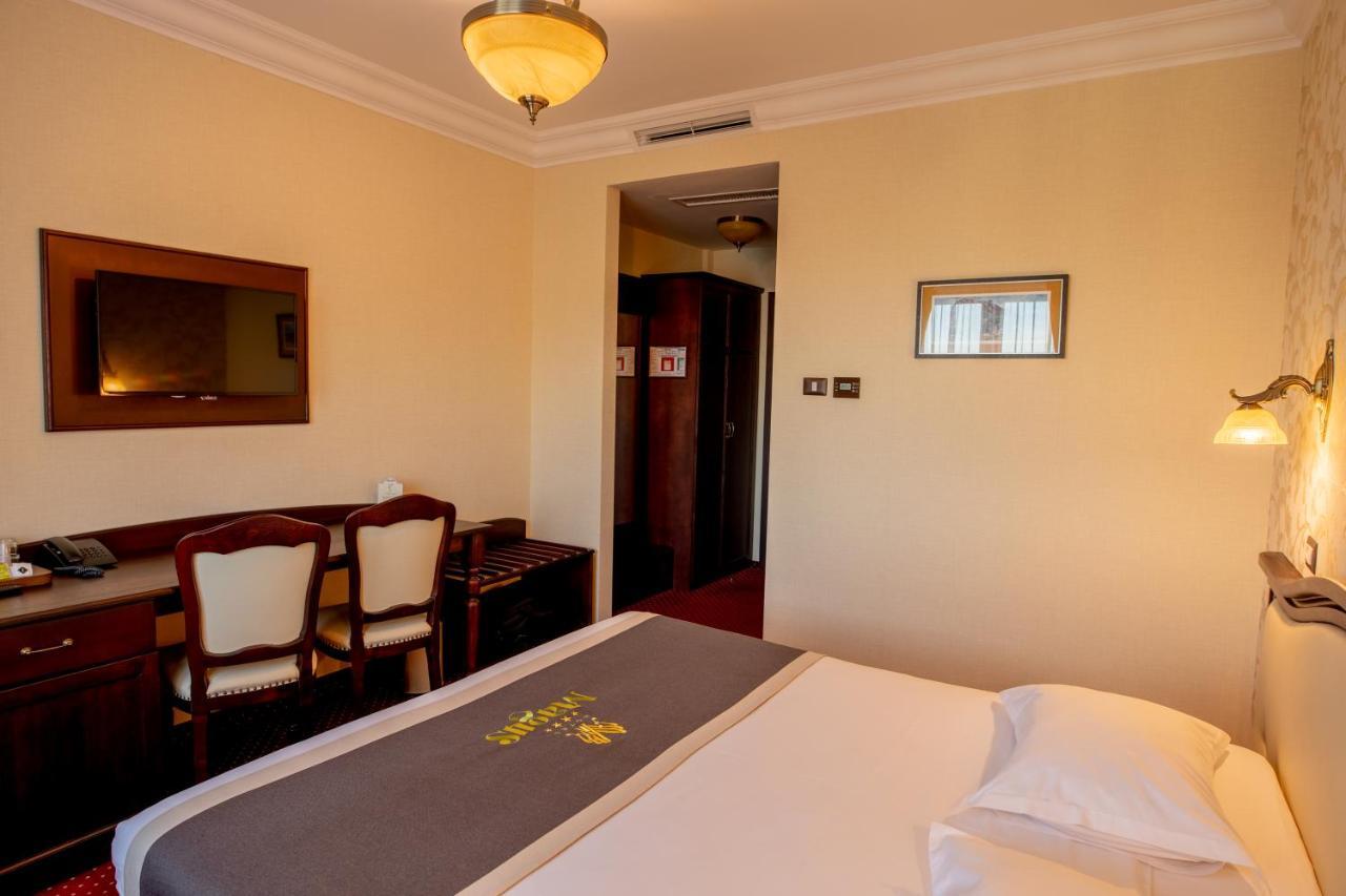Magus Hotel Бая Маре Екстериор снимка