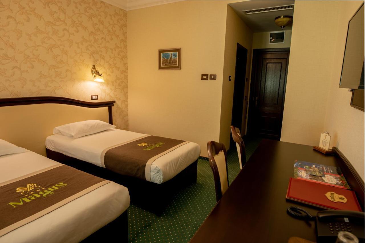 Magus Hotel Бая Маре Екстериор снимка