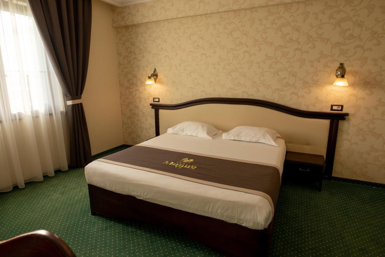 Magus Hotel Бая Маре Екстериор снимка