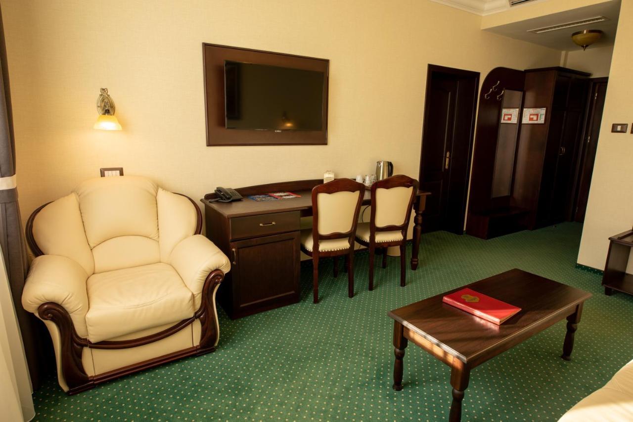 Magus Hotel Бая Маре Екстериор снимка