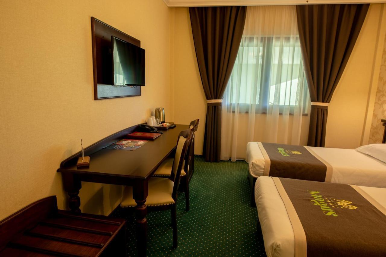 Magus Hotel Бая Маре Екстериор снимка
